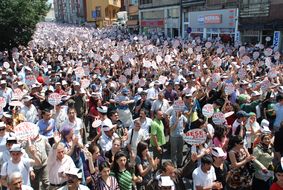 Kadıköy'den yükselen çığlık: Edi bese!