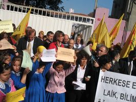 Eğitim-Sen sürgün edilen ilerici öğretmenlerine sahip çıkıyor