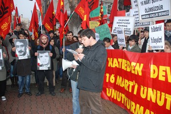 Bugün Ankara'da yüzlerce öğrenci "16 Mart ve Halepçe katliamlarını unutmadık unutturmayacağız!" diye haykırdı