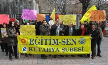 Kütahya da kapitalizmin krizine karşı ses çıkartıyor