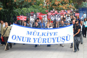 Mülkiyeliler Birliği 12 Eylül faşizmine karşı onur yürüyüşü gerçekleştirdi