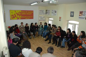 Yaşamak için ekmek, ruhumuz için gül istiyoruz