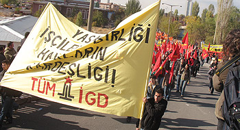 On binler barış, demokrasi ve özgürlük için yürüdü!